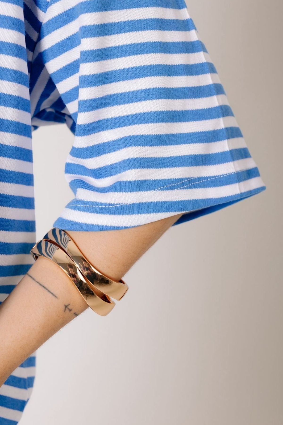 T-SHIRT OVER LISTRADA