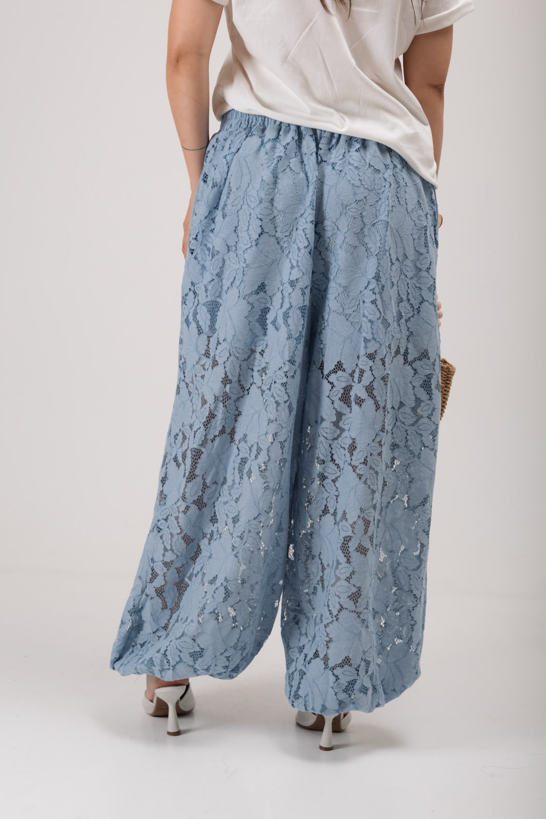 CALÇA MODELO ALADIM DE RENDA