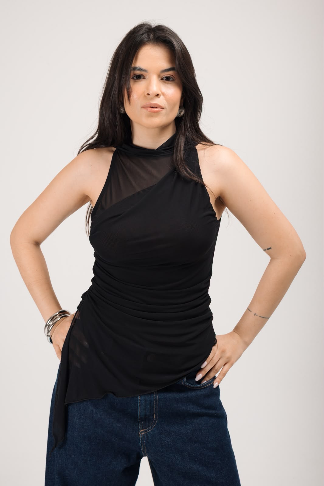 BLUSA ASSIMÉTRICA EM TULE DANDARA