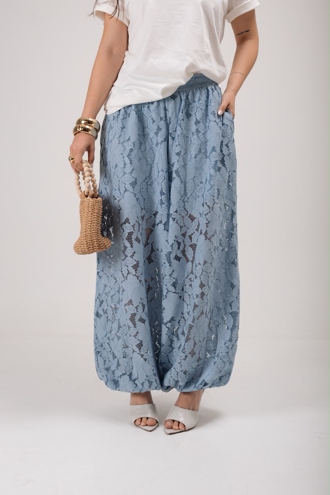 CALÇA MODELO ALADIM DE RENDA