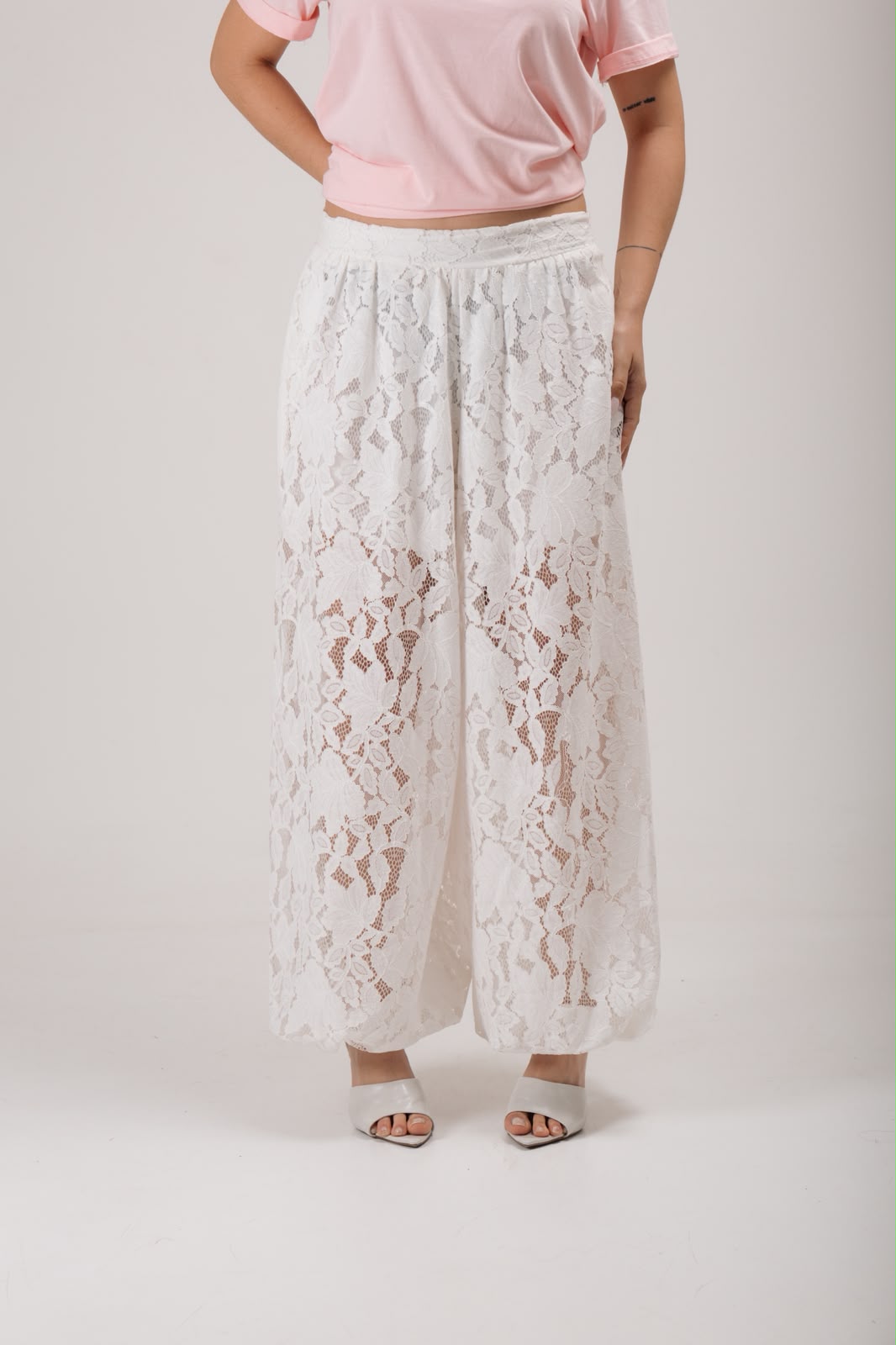 CALÇA MODELO ALADIM DE RENDA