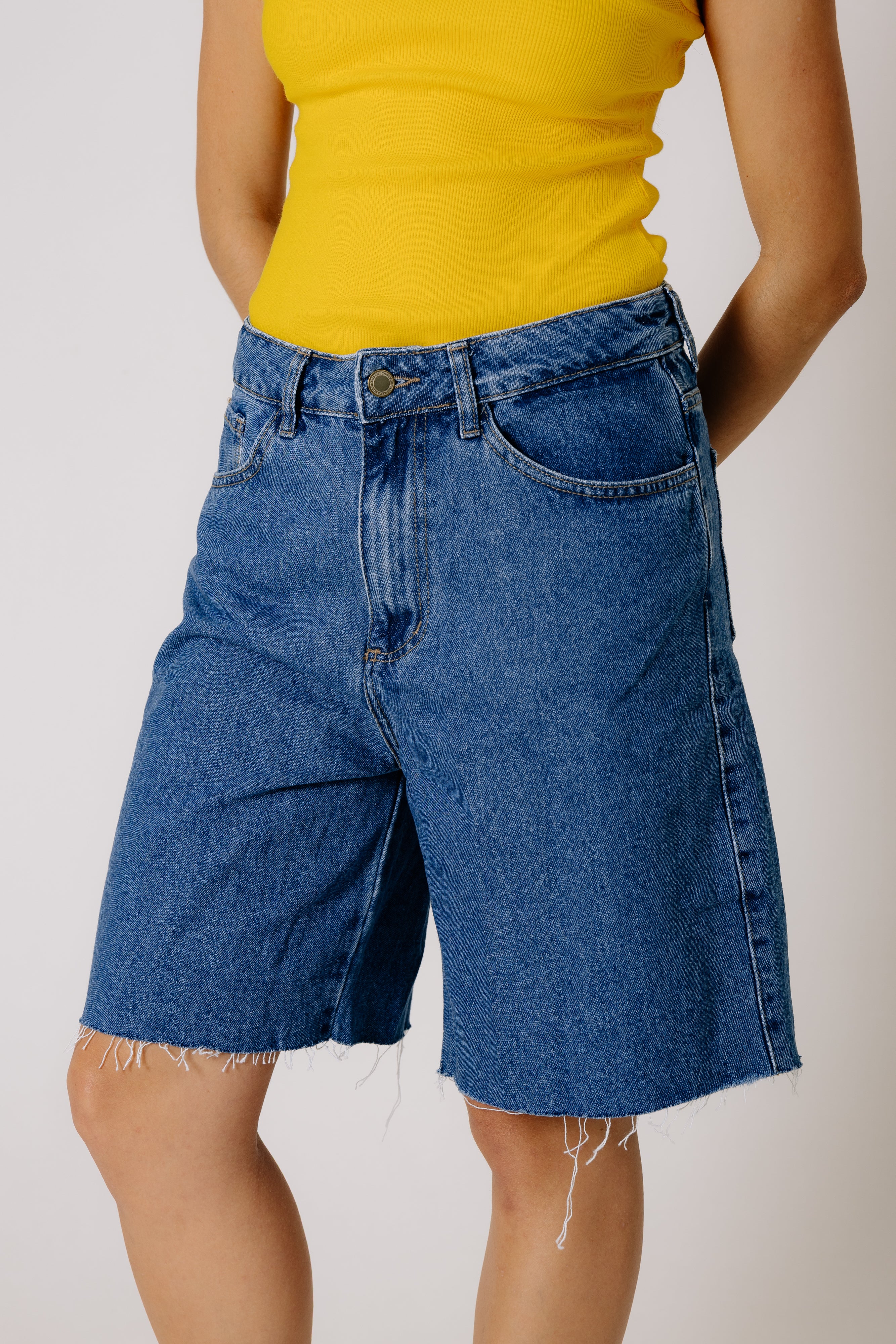 BERMUDA JEANS - ESSENTIALS
